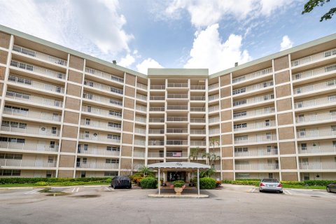 Condo in Pompano Beach, Florida, 1 bedroom  № 2250047