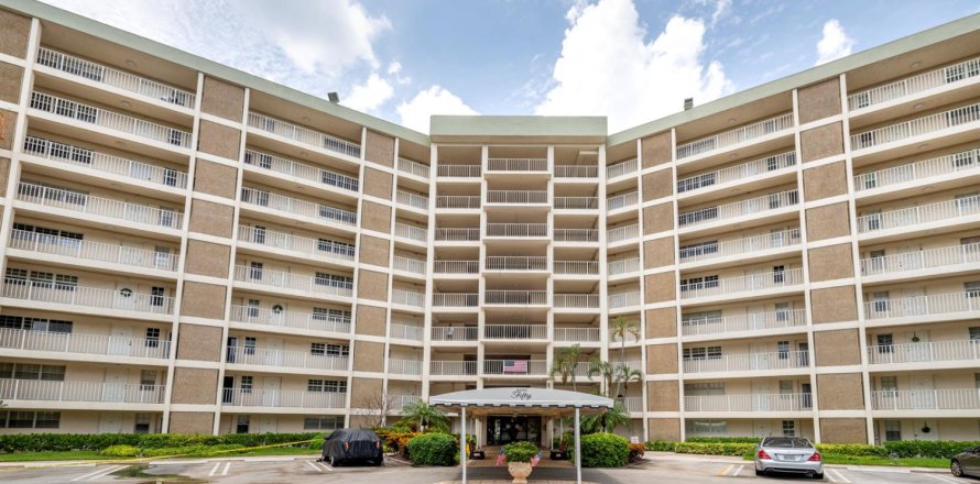 Condo in Pompano Beach, Florida, 1 bedroom № 2250047