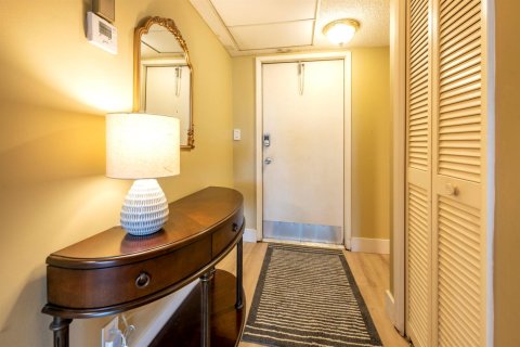 Condo in Pompano Beach, Florida, 1 bedroom № 2250047 - photo 2