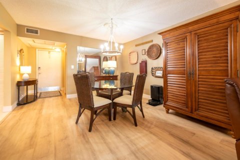 Condo in Pompano Beach, Florida, 1 bedroom № 2250047 - photo 6