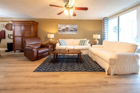 Condo in Pompano Beach, Florida, 1 bedroom № 2250047 - photo 3