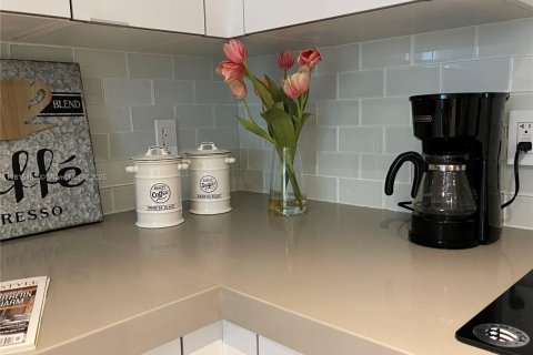 Copropriété à louer à Miami, Floride: 2 chambres, 81.94 m2 № 1766761 - photo 8