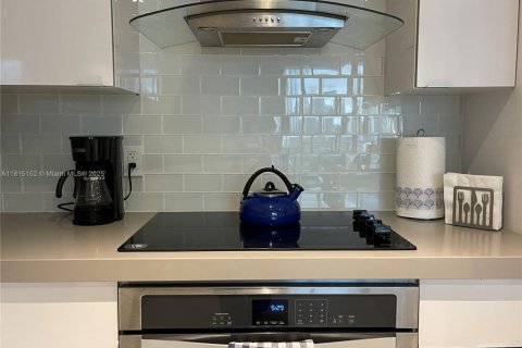 Copropriété à louer à Miami, Floride: 2 chambres, 81.94 m2 № 1766761 - photo 7