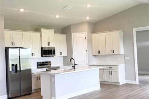 House in Sebring, Florida 4 bedrooms, 184.88 sq.m. № 2213937 - photo 4
