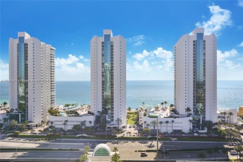 Copropriété à louer à Sunny Isles Beach, Floride: 3 chambres, 163.51 m2 № 1694782 - photo 22