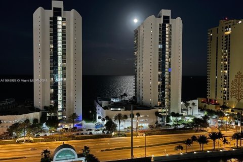 Copropriété à louer à Sunny Isles Beach, Floride: 3 chambres, 163.51 m2 № 1694782 - photo 24