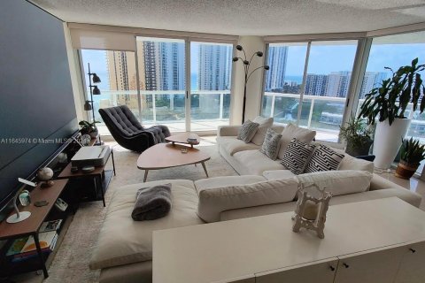 Copropriété à louer à Sunny Isles Beach, Floride: 3 chambres, 163.51 m2 № 1694782 - photo 3