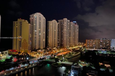 Copropriété à louer à Sunny Isles Beach, Floride: 3 chambres, 163.51 m2 № 1694782 - photo 23