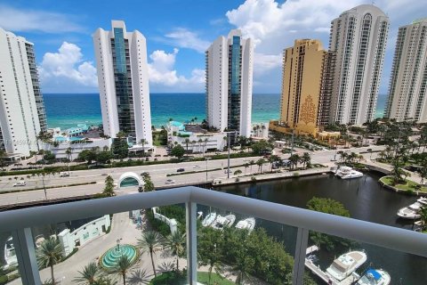 Copropriété à louer à Sunny Isles Beach, Floride: 3 chambres, 163.51 m2 № 1694782 - photo 1