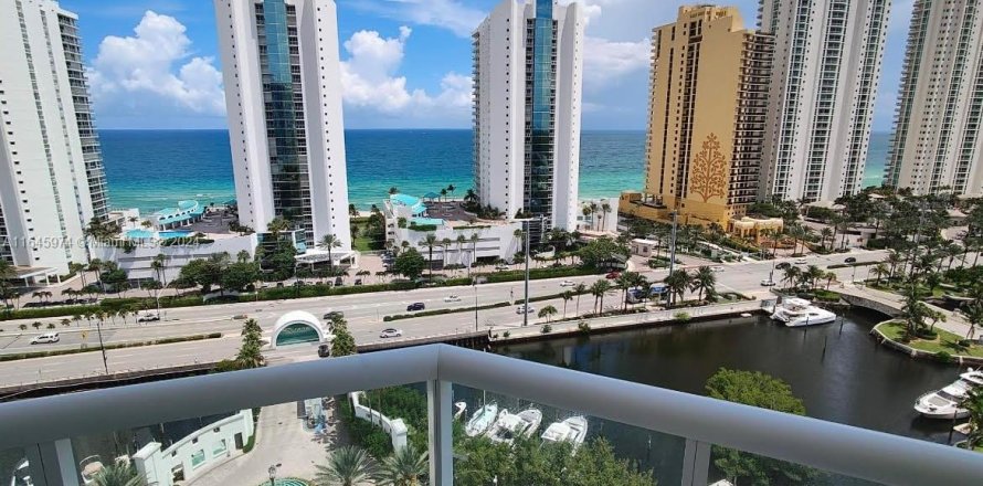 Condo in Sunny Isles Beach, Florida, 3 bedrooms № 1694782