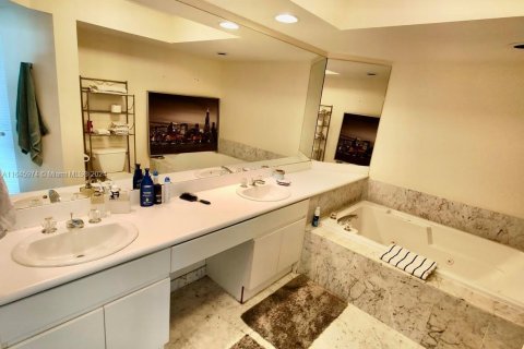 Copropriété à louer à Sunny Isles Beach, Floride: 3 chambres, 163.51 m2 № 1694782 - photo 13