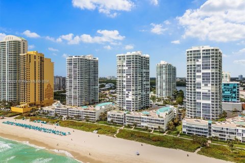Copropriété à louer à Sunny Isles Beach, Floride: 3 chambres, 163.51 m2 № 1694782 - photo 21