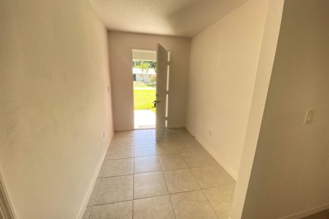House in St. Lucie, Florida 4 bedrooms, 170.57 sq.m. № 2081554 - photo 3