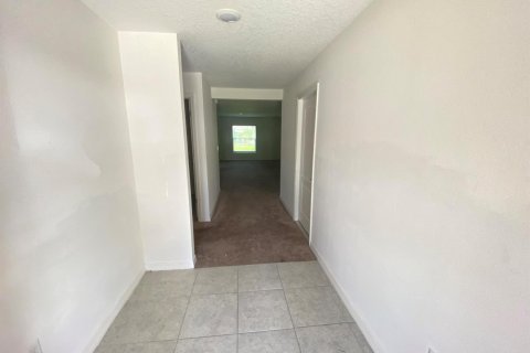 House in St. Lucie, Florida 4 bedrooms, 170.57 sq.m. № 2081554 - photo 4