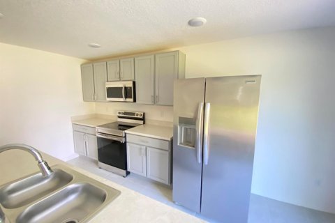 House in St. Lucie, Florida 4 bedrooms, 170.57 sq.m. № 2081554 - photo 11