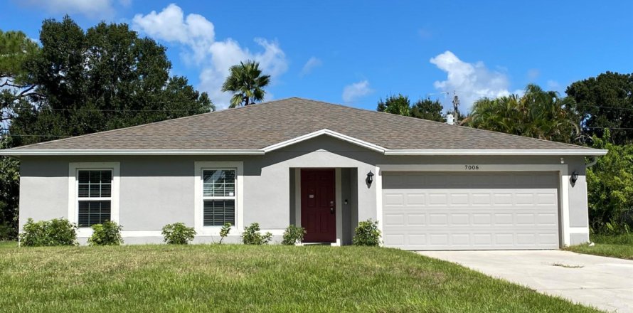 House in St. Lucie, Florida 4 bedrooms, 170.57 sq.m. № 2081554