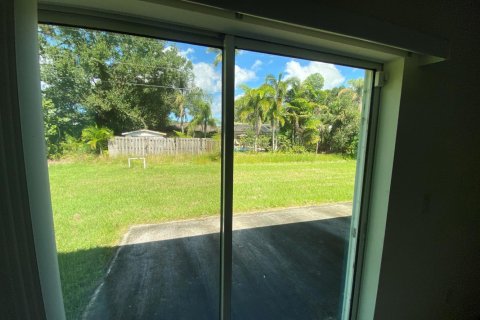 House in St. Lucie, Florida 4 bedrooms, 170.57 sq.m. № 2081554 - photo 12