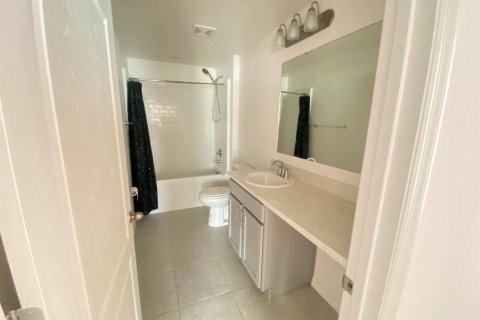 House in St. Lucie, Florida 4 bedrooms, 170.57 sq.m. № 2081554 - photo 29