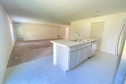 House in St. Lucie, Florida 4 bedrooms, 170.57 sq.m. № 2081554 - photo 13