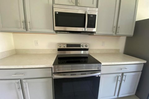 House in St. Lucie, Florida 4 bedrooms, 170.57 sq.m. № 2081554 - photo 16