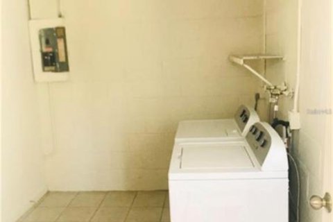 House in New Port Richey, Florida 3 bedrooms, 115.01 sq.m. № 2233929 - photo 10