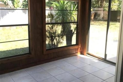 House in New Port Richey, Florida 3 bedrooms, 115.01 sq.m. № 2233929 - photo 9