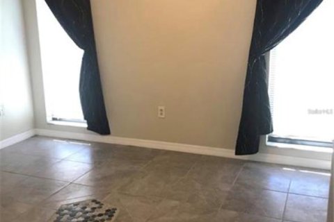 House in New Port Richey, Florida 3 bedrooms, 115.01 sq.m. № 2233929 - photo 7
