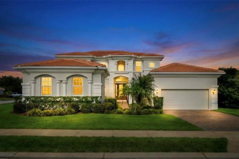 Casa en Auburndale, Florida 5 dormitorios, 329.34 m2 № 2116743