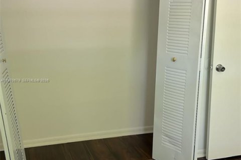 Condominio en venta en Miami, Florida, 3 dormitorios, 92.25 m2 № 2032071 - foto 4