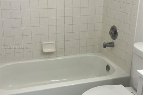 Condominio en venta en Miami, Florida, 3 dormitorios, 92.25 m2 № 2032071 - foto 5