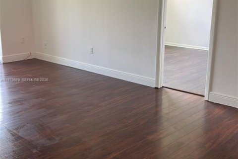 Condominio en venta en Miami, Florida, 3 dormitorios, 92.25 m2 № 2032071 - foto 2