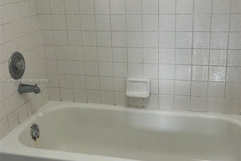 Condominio en venta en Miami, Florida, 3 dormitorios, 92.25 m2 № 2032071 - foto 13