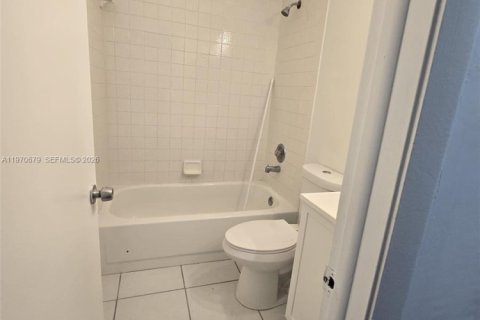 Condominio en venta en Miami, Florida, 3 dormitorios, 92.25 m2 № 2032071 - foto 23