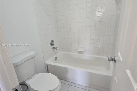 Condominio en venta en Miami, Florida, 3 dormitorios, 92.25 m2 № 2032071 - foto 26