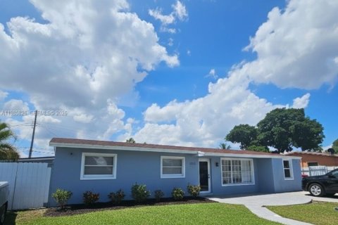 Дом в Майами-Гарденс, Флорида 2 спальни, 132.11м2 № 2047426