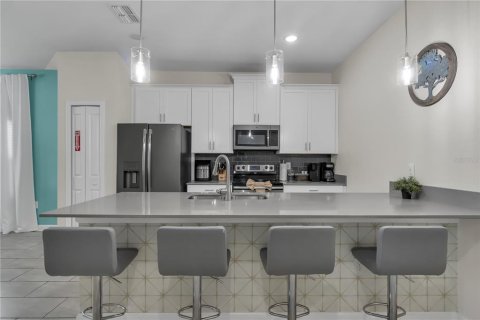 Townhouse in Davenport, Florida 5 bedrooms, 201.32 sq.m. № 2209889 - photo 5