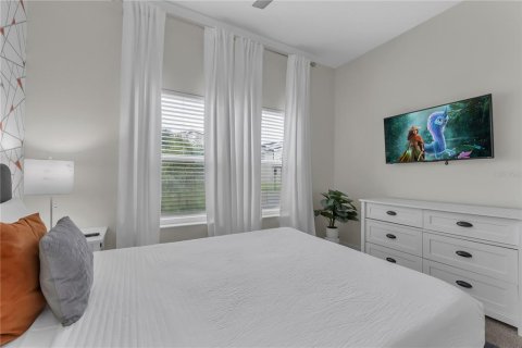Townhouse in Davenport, Florida 5 bedrooms, 201.32 sq.m. № 2209889 - photo 19