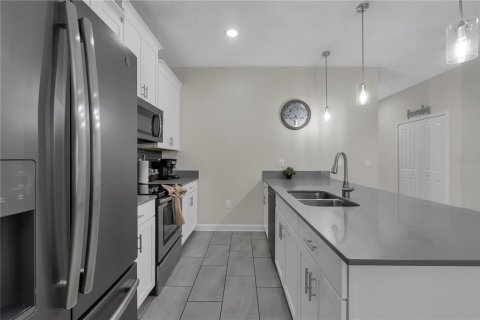 Townhouse in Davenport, Florida 5 bedrooms, 201.32 sq.m. № 2209889 - photo 8