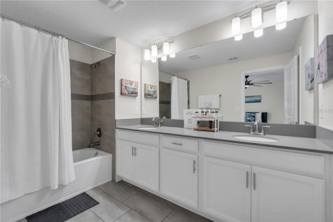Townhouse in Davenport, Florida 5 bedrooms, 201.32 sq.m. № 2209889 - photo 25
