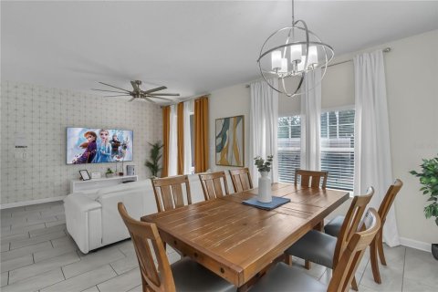 Townhouse in Davenport, Florida 5 bedrooms, 201.32 sq.m. № 2209889 - photo 11
