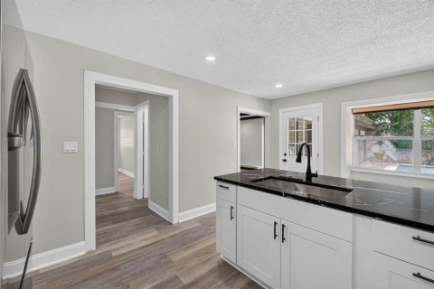 Villa ou maison à louer à Dover, Floride: 6 chambres, 262.17 m2 № 2323039 - photo 15
