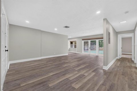 Villa ou maison à louer à Dover, Floride: 6 chambres, 262.17 m2 № 2323039 - photo 10