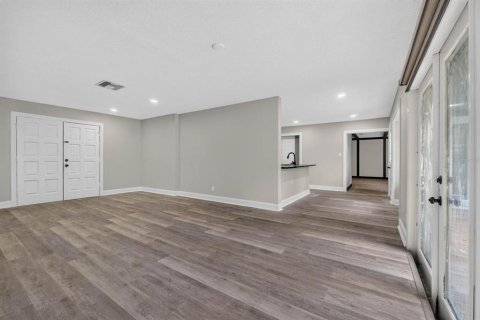 Villa ou maison à louer à Dover, Floride: 6 chambres, 262.17 m2 № 2323039 - photo 9