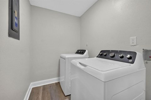 Villa ou maison à louer à Dover, Floride: 6 chambres, 262.17 m2 № 2323039 - photo 16
