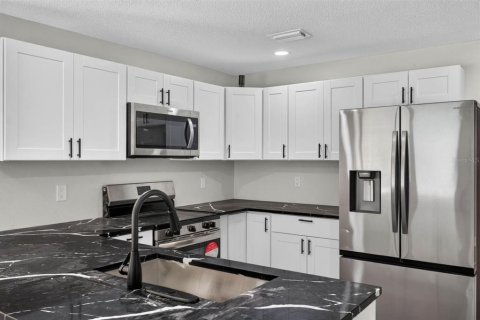 Villa ou maison à louer à Dover, Floride: 6 chambres, 262.17 m2 № 2323039 - photo 13