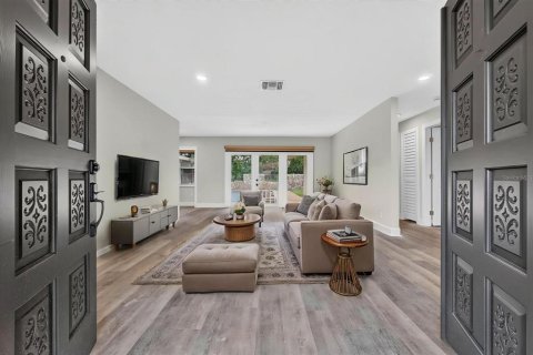 Villa ou maison à louer à Dover, Floride: 6 chambres, 262.17 m2 № 2323039 - photo 8
