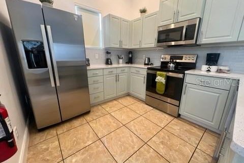 Townhouse in Davenport, Florida 4 bedrooms, 163.69 sq.m. № 1561508 - photo 5