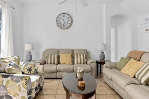 Townhouse in Davenport, Florida 4 bedrooms, 163.69 sq.m. № 1561508 - photo 19