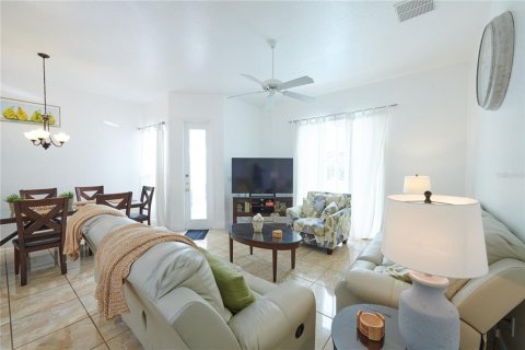 Townhouse in Davenport, Florida 4 bedrooms, 163.69 sq.m. № 1561508 - photo 10