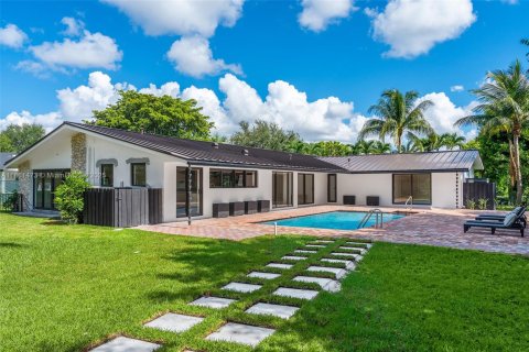 House in Pinecrest, Florida 5 bedrooms, 231.14 sq.m. № 1890555 - photo 3